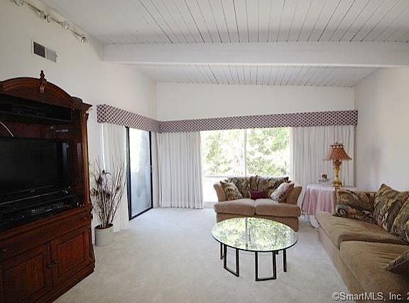 3rd image of 85 Ledgebrook Dr