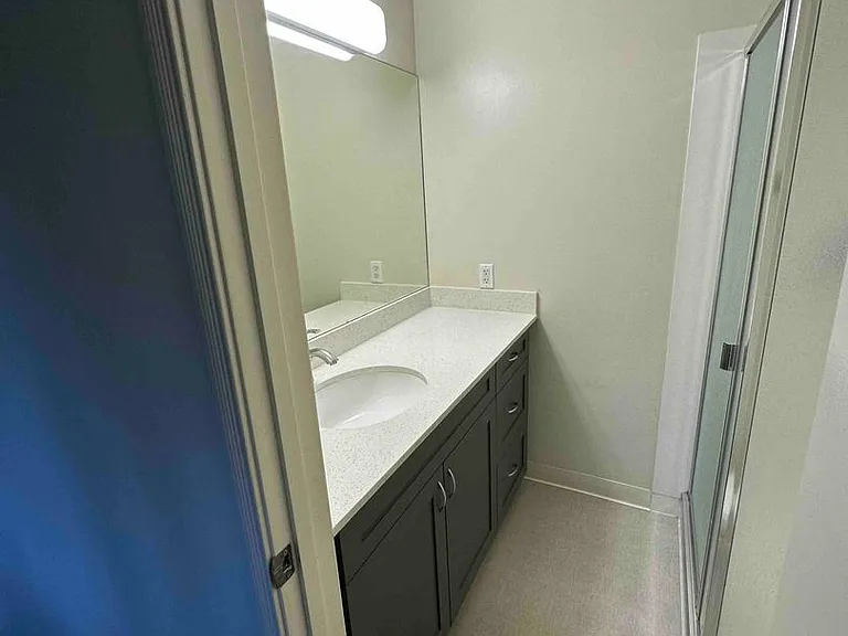2819 Derby St — Photo 15