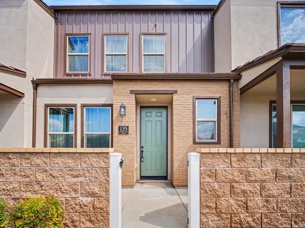 135 Farmhouse Dr #3, Simi Valley, CA 93065