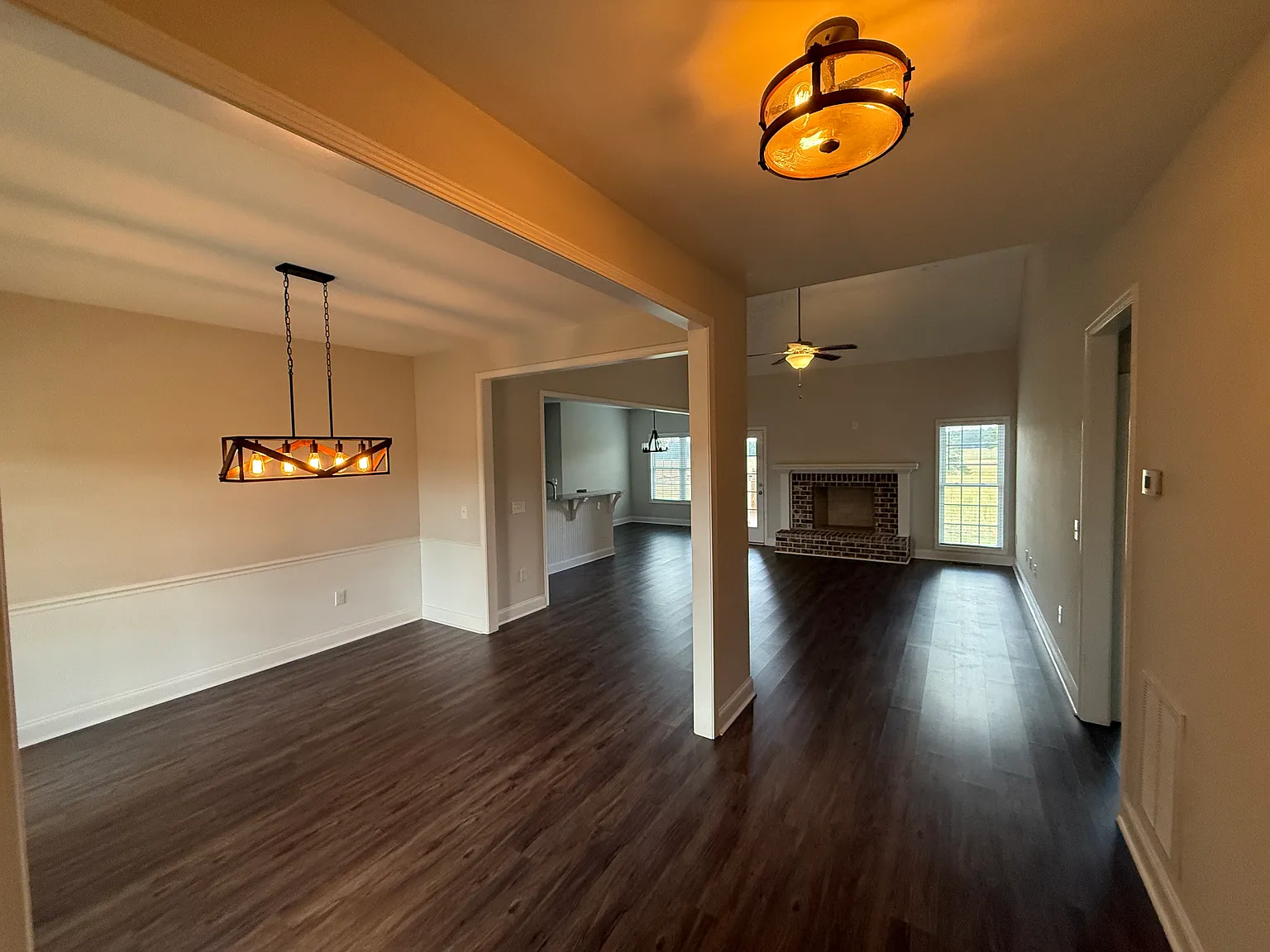 5 bed, 2370 sqft, $3,200 — Photo 2