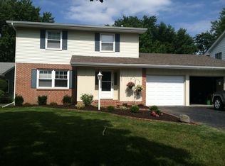 1052 Village Dr, Bowling Green, OH 43402