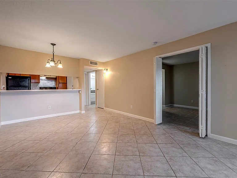 3005 Walnut Bend Ln #12 — Photo 2