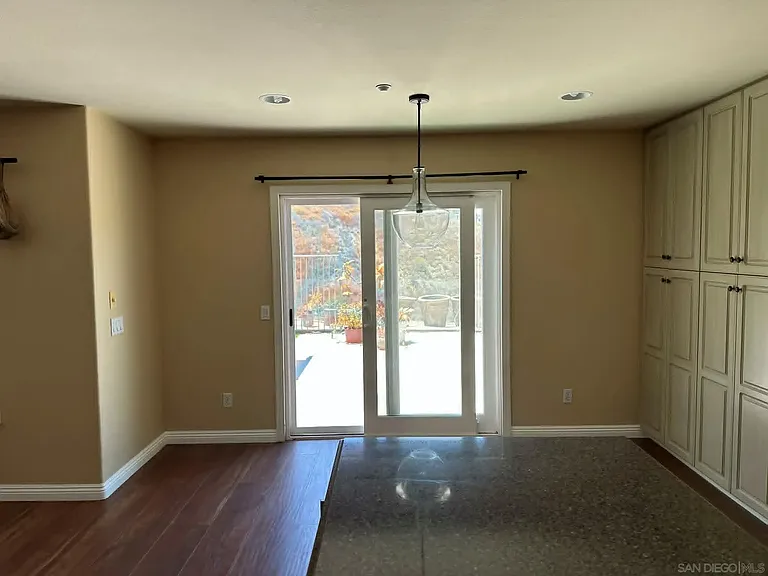2552 Valley Waters Ct — Photo 12