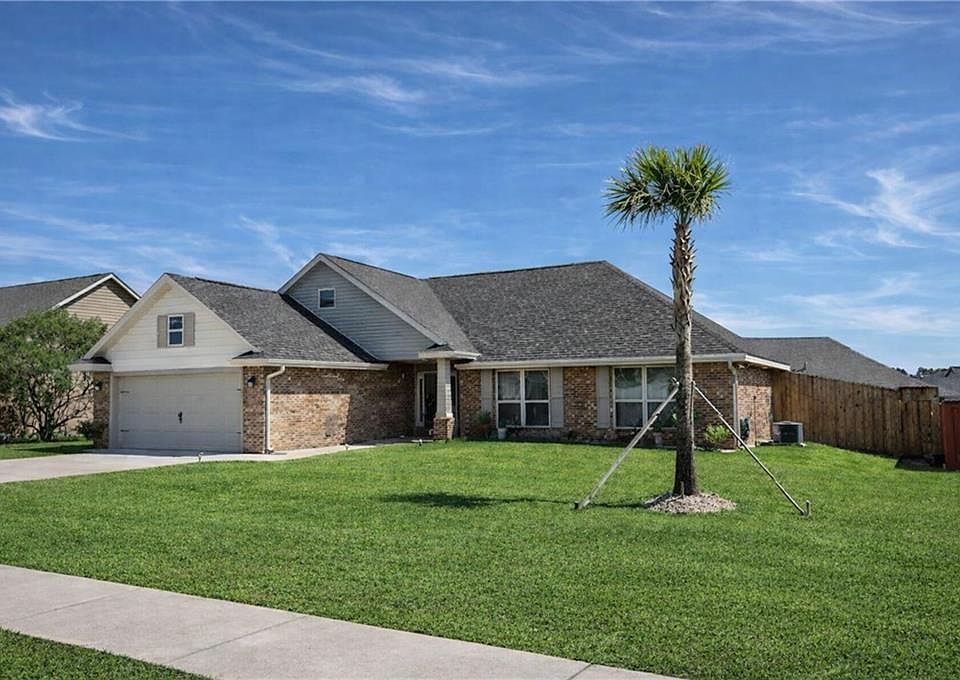 1st image of 16396 Edgewater Cir