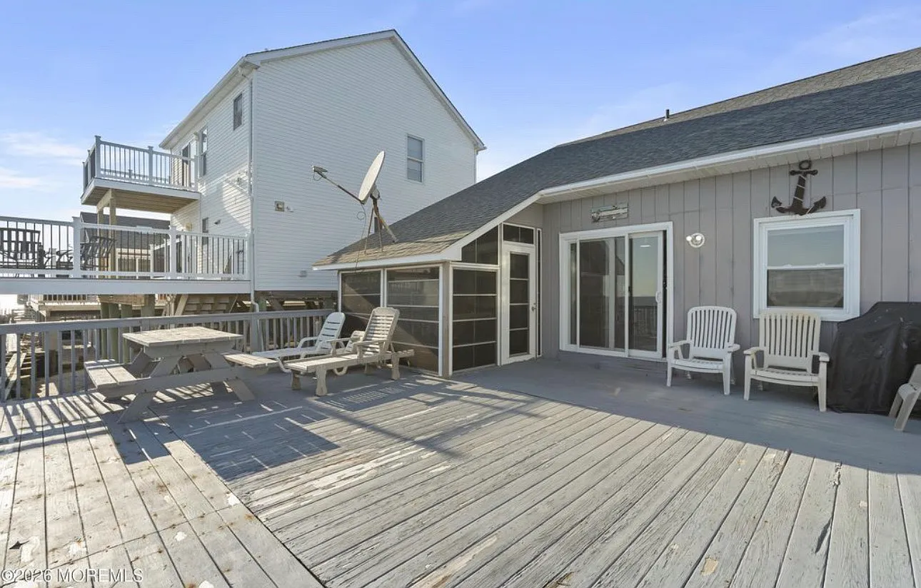 4 bed, 1300 sqft, $3,000 — Photo 1