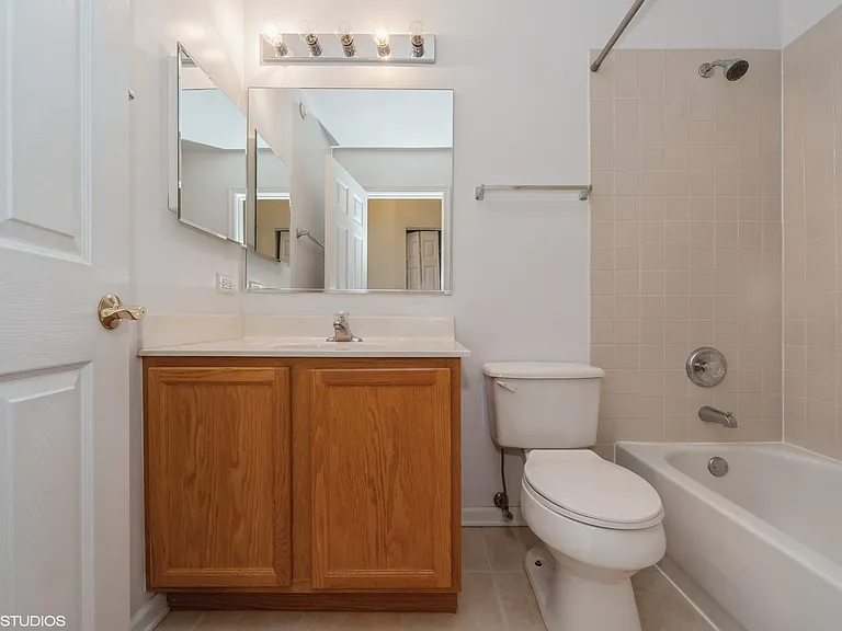 593 Prestwick Ln — Photo 13