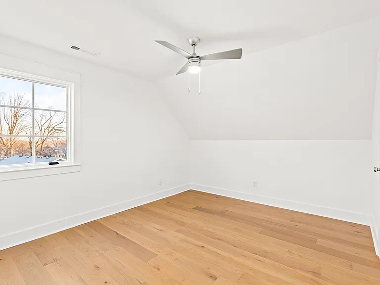 4th bedroom on 3rd floor