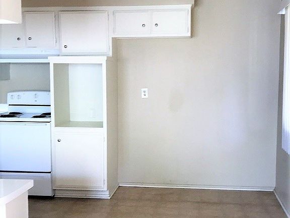 5th image of 985 N Park Cir APT 18