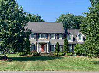 59 Canterbury Dr, Saugerties, NY 12477