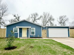 420 Winding Way, Lake Jackson, TX 77566