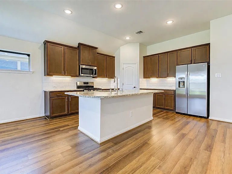 101 Sunray Creek Dr — Photo 5