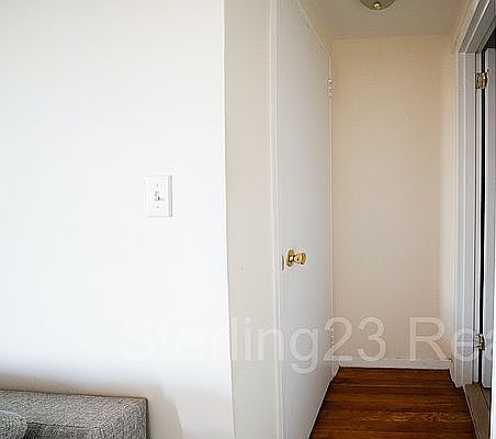 5th image of 2534 Crescent St #5A