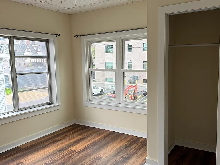 253 W 8th St #1 — Photo 4