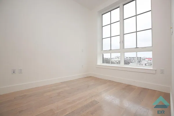 Rented by EXR | media 12