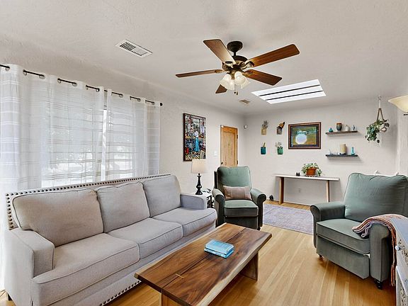 5th image of 610 Dartmouth Dr NE