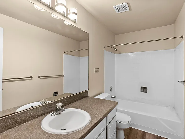 Bergen Apartments — Photo 21
