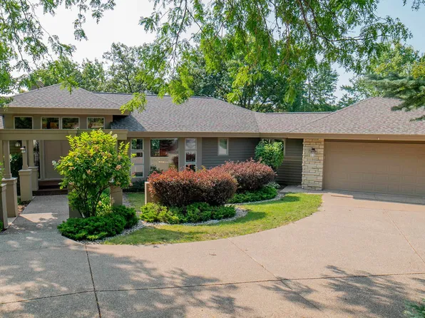 3 Trillium Ln, Galena, IL 61036