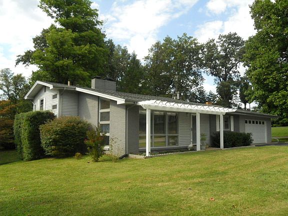 2nd image of 313 Circle Springs Dr