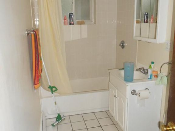 5th image of 61 Selkirk Rd APT 4