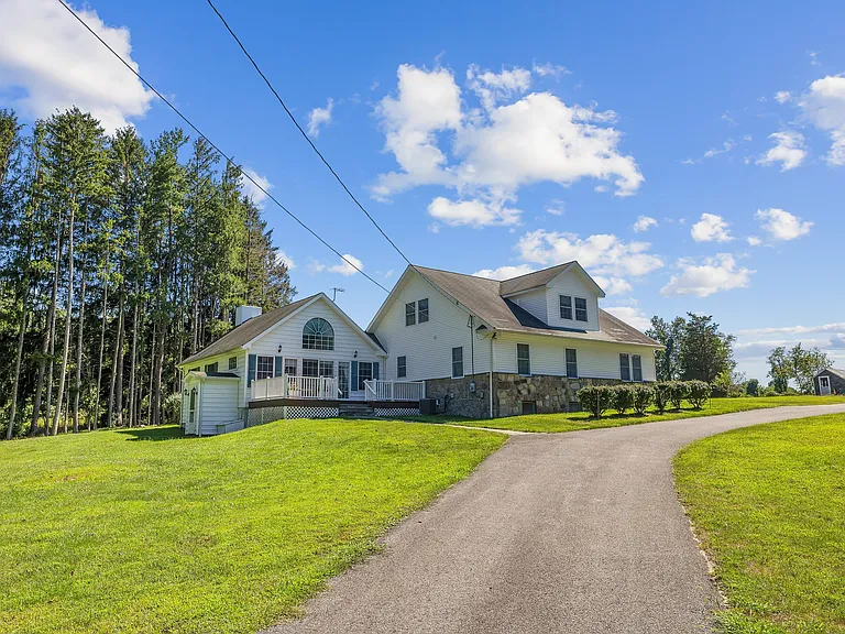 2 Spring Brook Ln — Photo 3