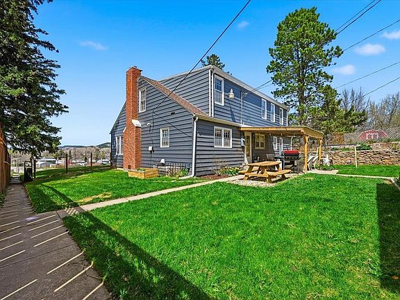 3rd image of 1300 Nellie Ln