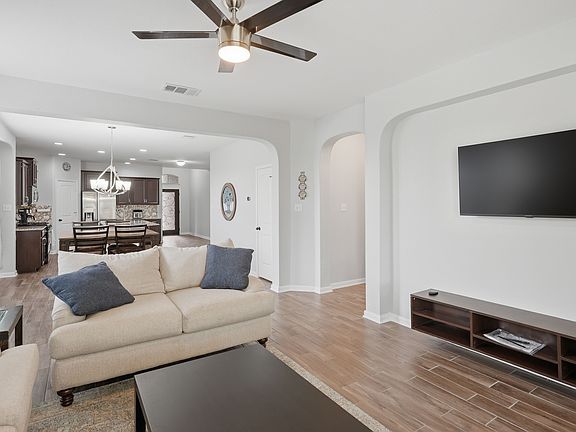 4th image of 2914 Post Oak Cir