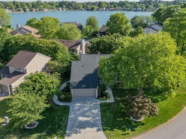 1444 Lake Christopher Dr, Virginia Beach, VA 23464