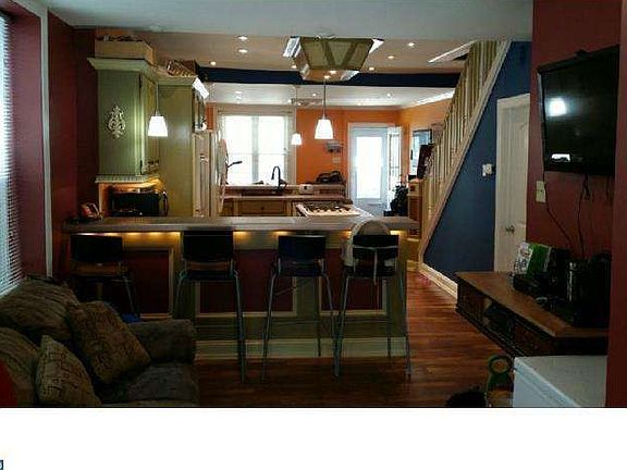 3rd image of 152 E Pomona St