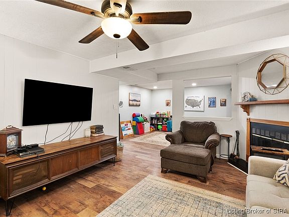 3rd image of 209 Webster Boulevard