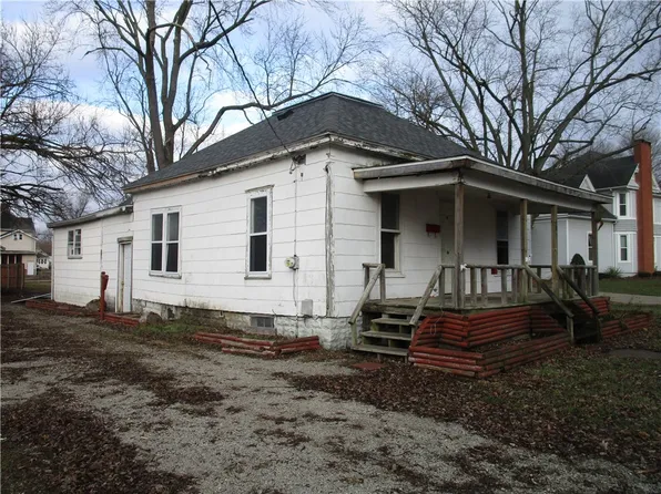 405 S Maple St, Pana, IL 62557