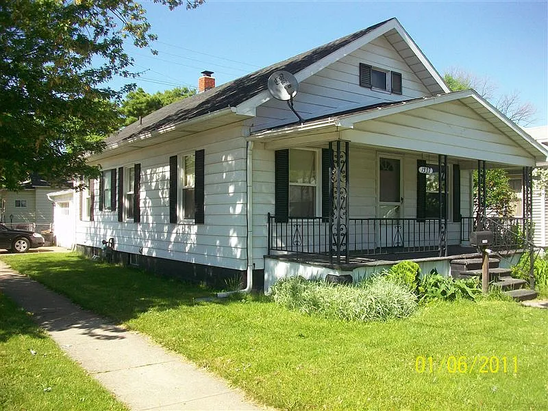 1337 Carleton St photo 1