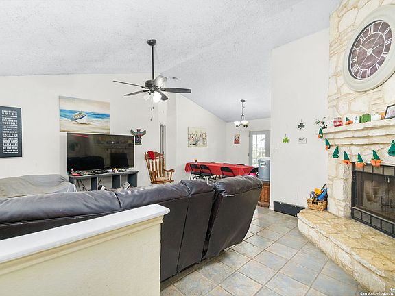 4th image of 207 Cibolo Branch