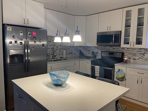 3rd image of 7433 N Damen Ave APT 1