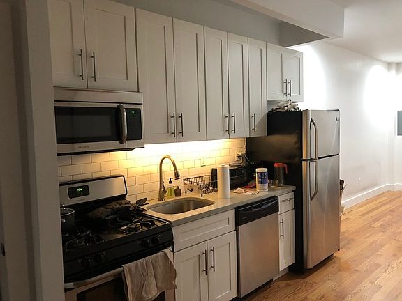 3rd image of 220 Suydam St APT 2R