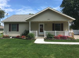 345 S Michigan St, El Paso, IL 61738