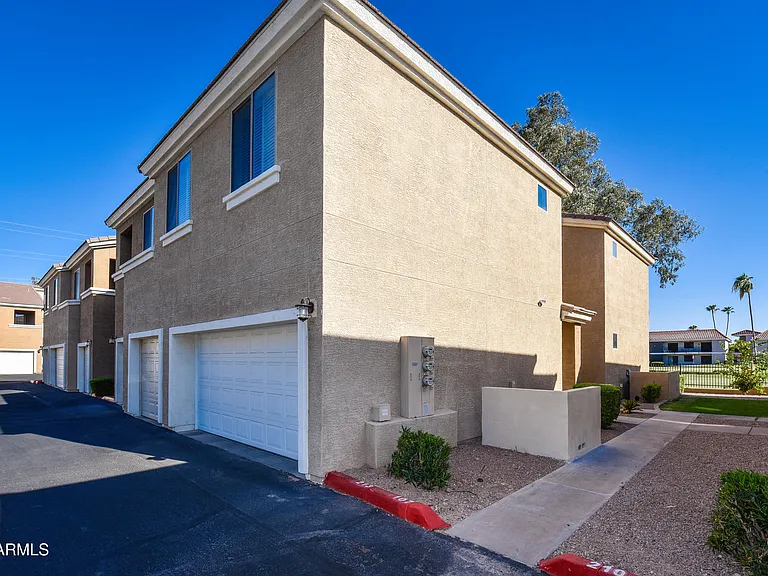 1335 E June St #213 — Photo 39