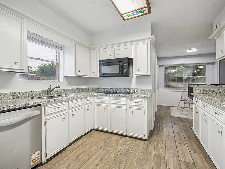 13107 Tall Forest Dr — Photo 6