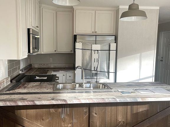 2nd image of 602 Anderson Dr
