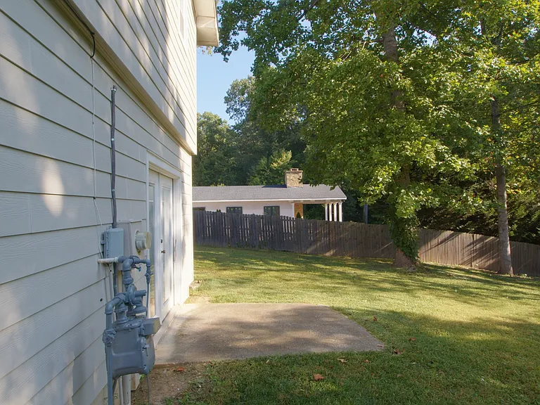 1180 Fairfield Dr — Photo 4