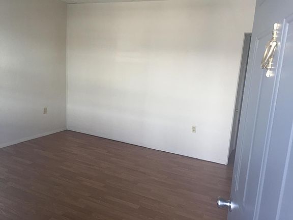 3rd image of 520 Morris St