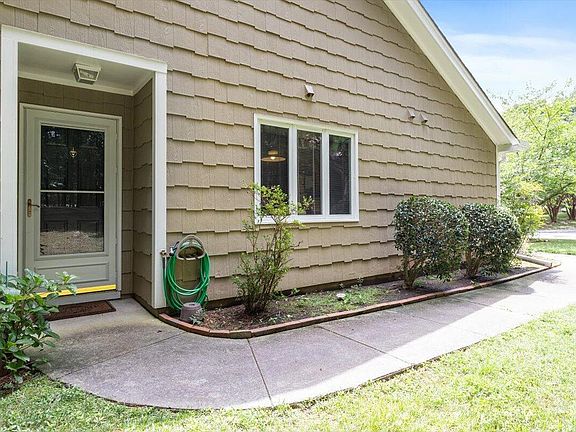 4th image of 4201 Pin Oak Dr
