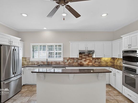 5th image of 10130 Thornwood Dr