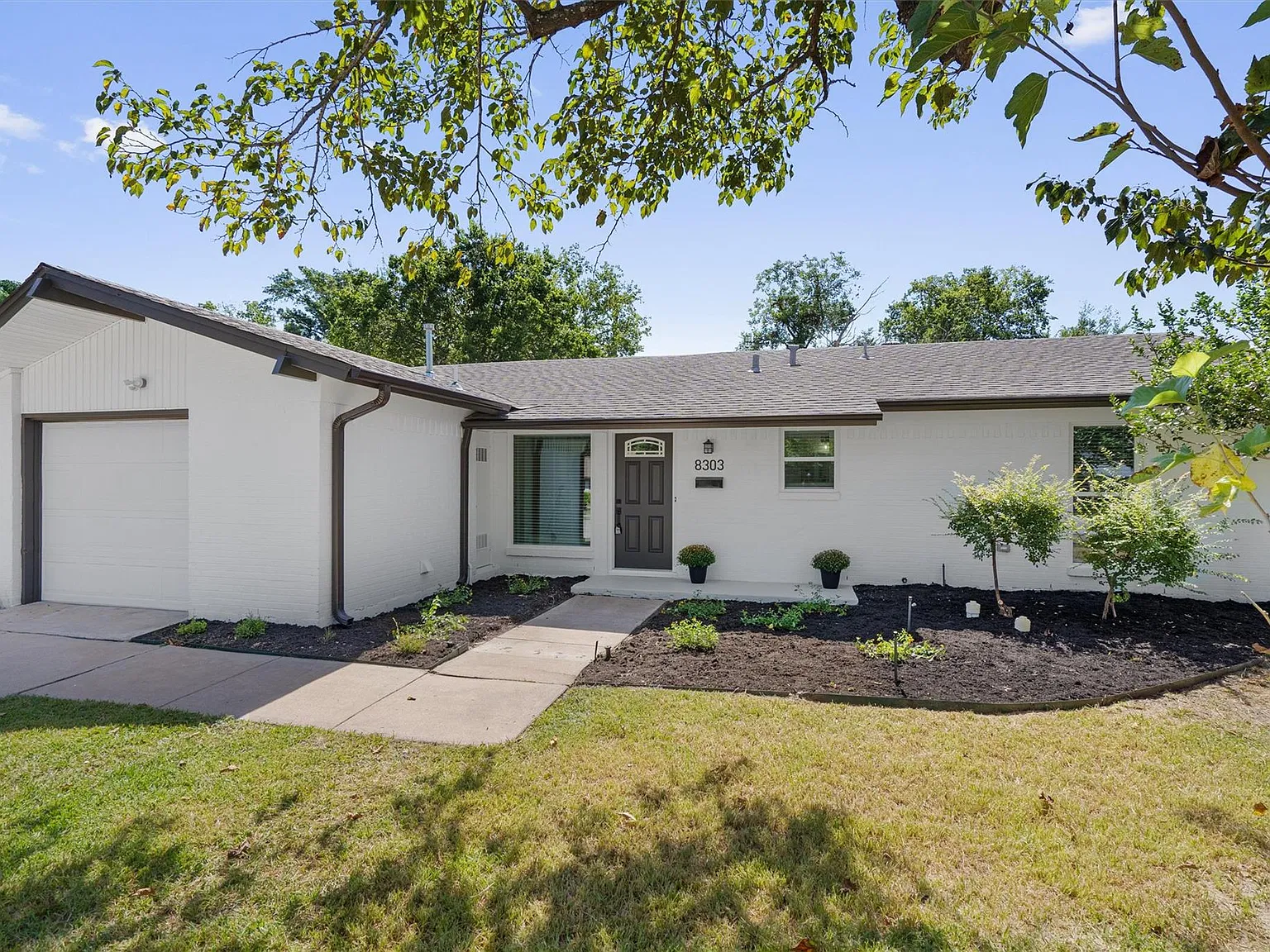 4 bed, 2.0 bath, 1748 sqft, $3,200 — Photo 2