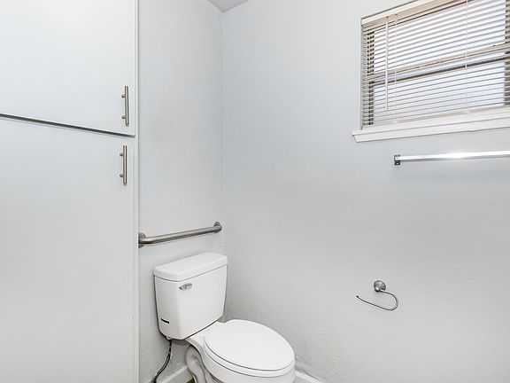 4th image of 1612 Tamarack Ave #29