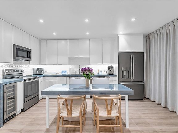 3rd image of 35 Edgewater Dr APT 102