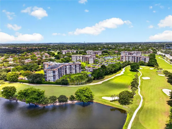 900 Saint Charles Pl APT 621, Pembroke Pines, FL 33026