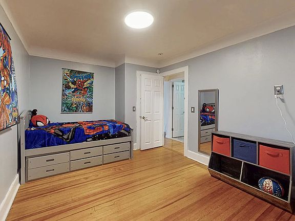 2nd image of 33 Hollowbrook Ct N #1