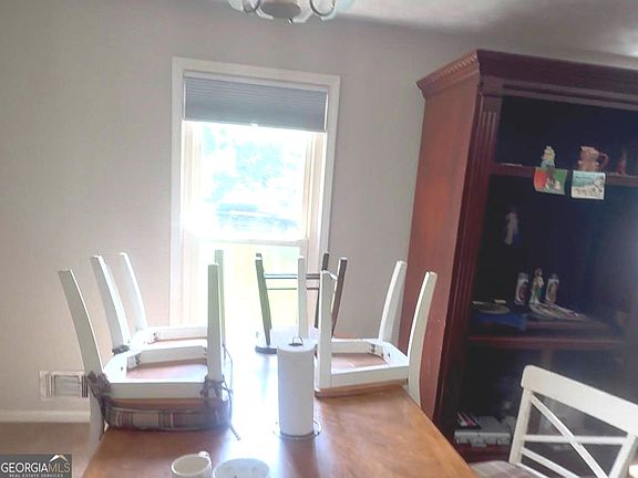 3rd image of 976 Bernice Ct