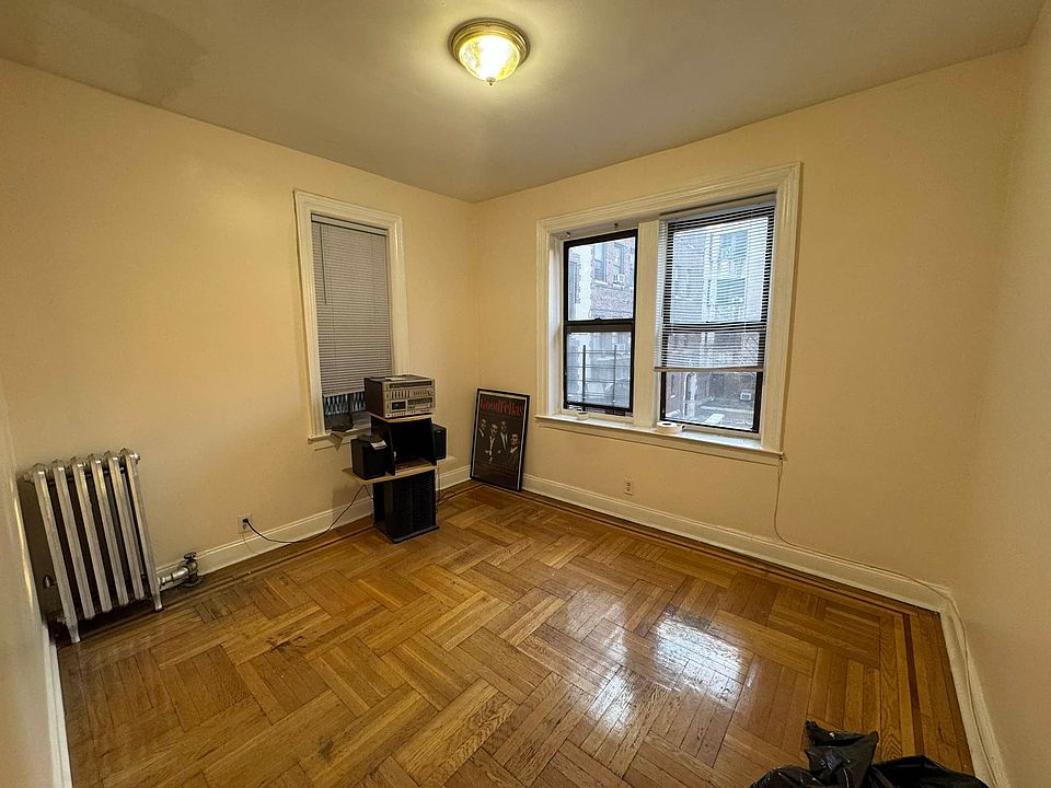 2nd image of 2200 Powell Ave #B22