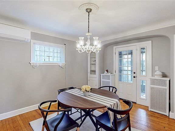 4th image of 3534 Cedarbrook Rd